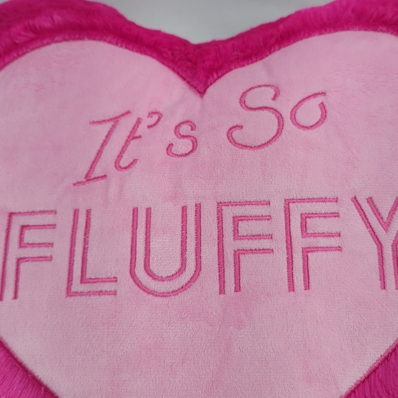 Universal Studios Despicable Me It's So Fluffy Heart Unicorn Rainbow Plush - Picture 14 of 14